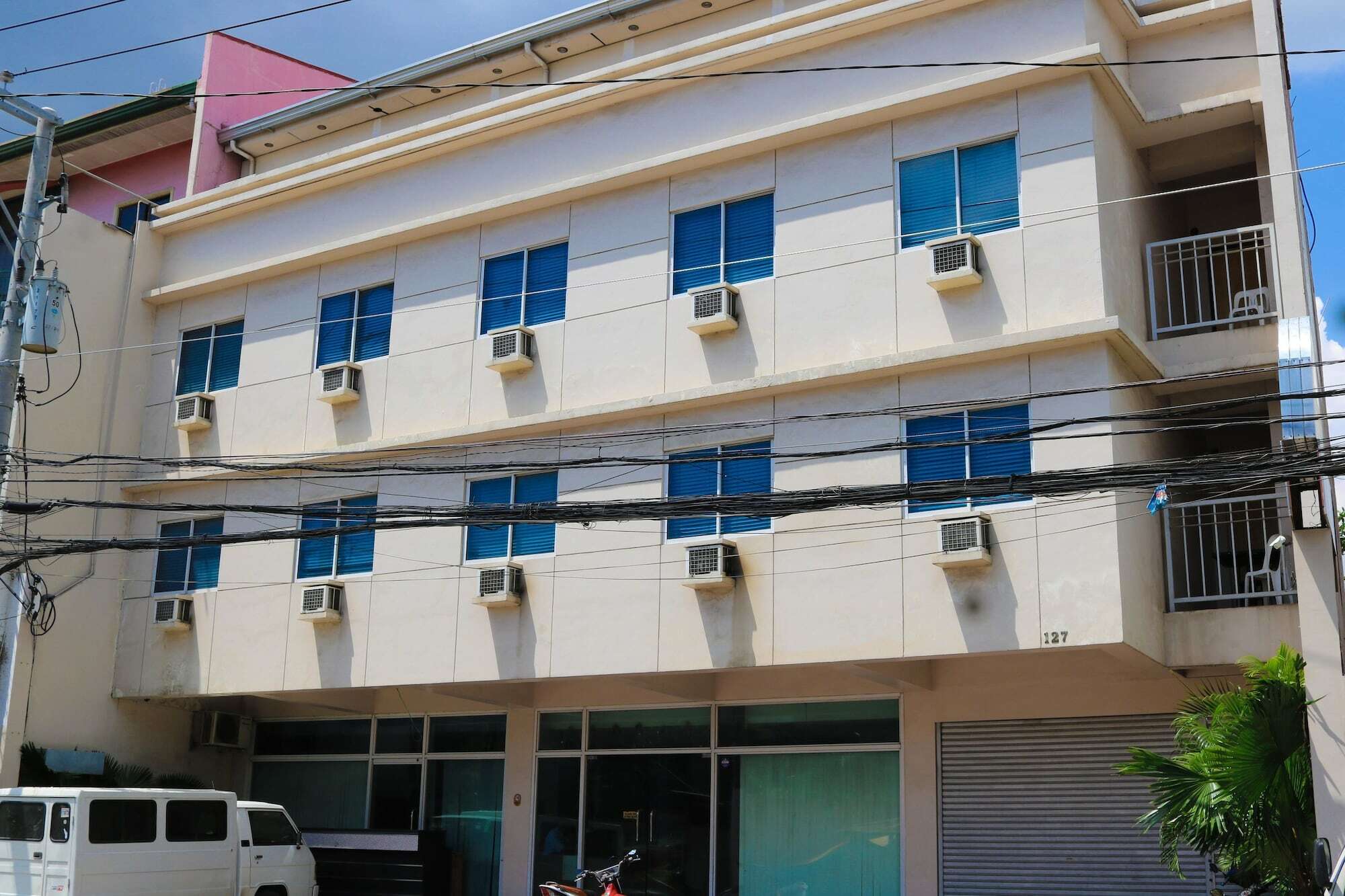 Reddoorz @ Bonifacio St Cebu Hotel Exterior photo